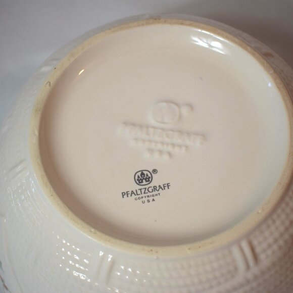 Vintage Pfaltzgraff Winterberry  Embossed Basket Serving Bowl - Picture 5 of 5